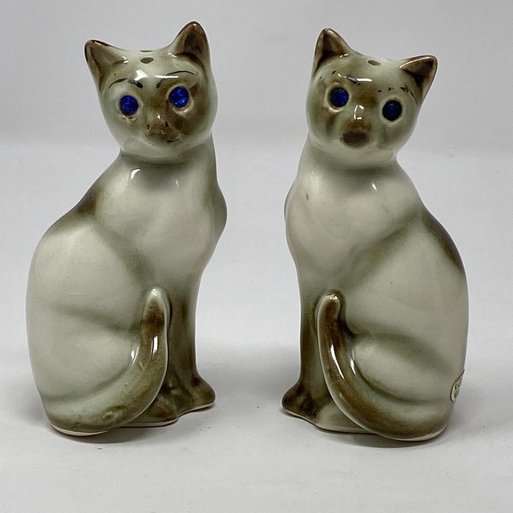 Vintage Siamese Cats Salt and Pepper Blue Eyes 😺